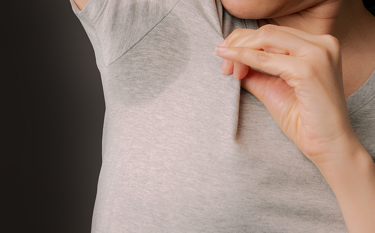 Mulher com hiperidrose