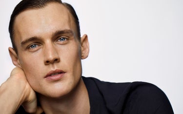 Homens podem destacar o contorno facial com ácido hialurônico Restylane® 