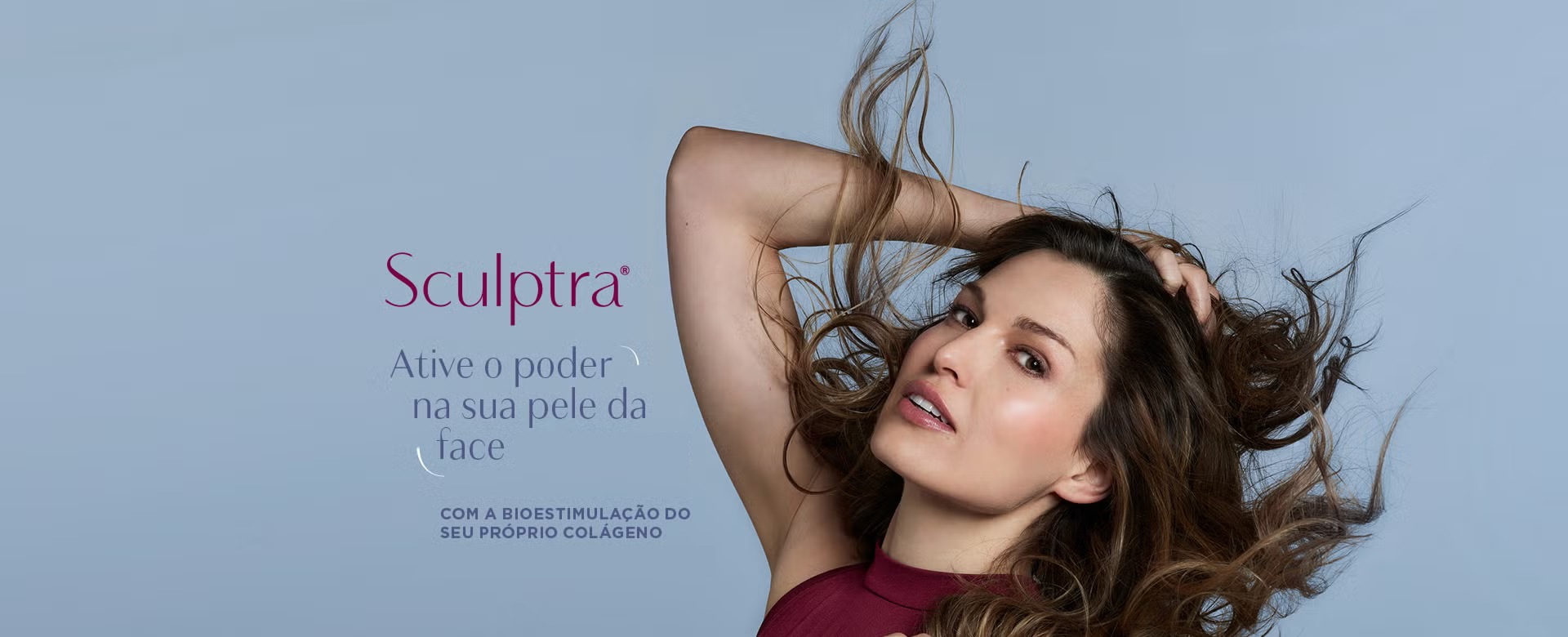 Mulher em banner de Sculptra, onde é atribuído o texto "Ative o poder da sua pele da face"